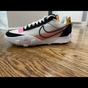 Nike Waffle Racer 2X - bold pops of retro colors.